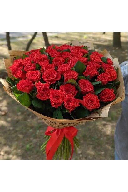 Зрізані квіти троянди Ельторро у букеті